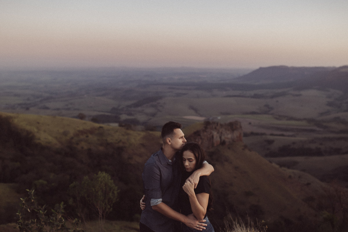 Ensaio em Rio Claro-SP, casal apaixonado, natureza - love, amor, casal, Jonathan Januario, foto, fotografia, Araras, leme, limeira,campinas, São Paulo, folk, lifeStyle, Vsco, montanha, foto na fazenda, pico olho d’agua, Mariporã, foto em montanha