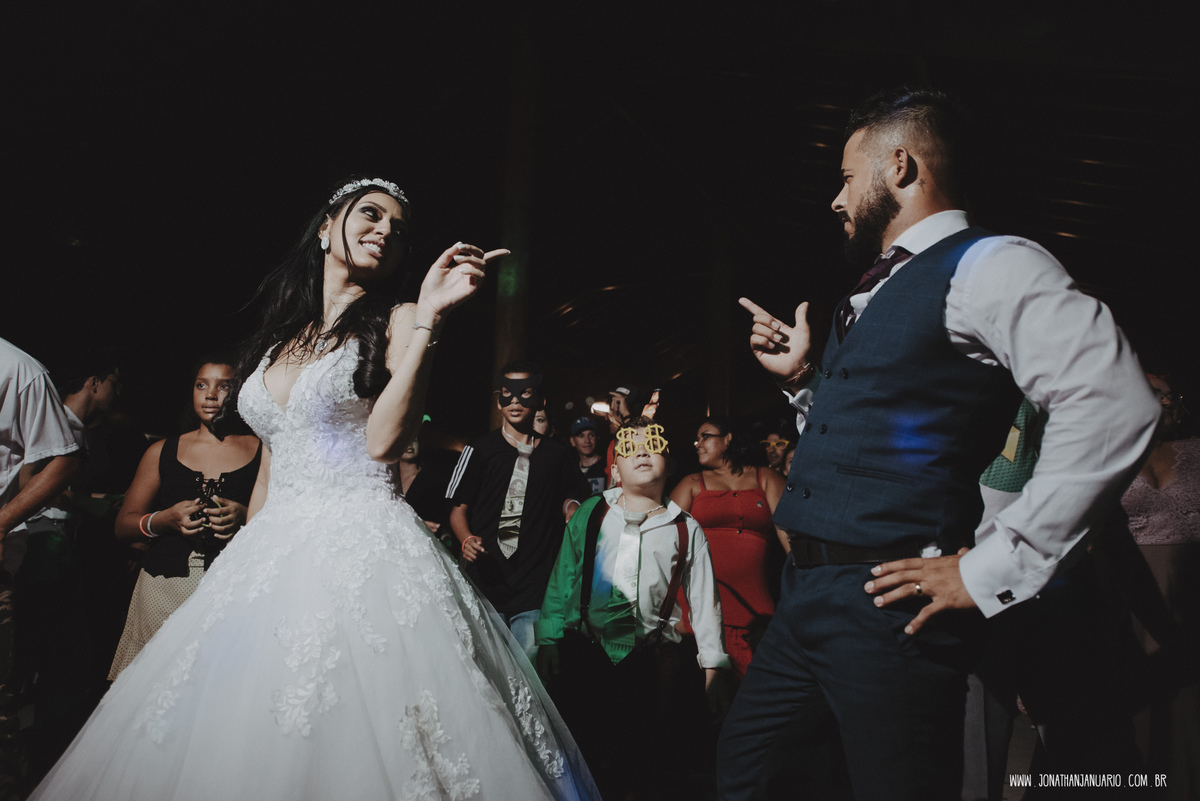 casal apaixonado, natureza, love, amor, Jonathan Januario, foto, fotografia, Araras, leme, limeira,campinas, São Paulo, Rio claro, folk, foto na fazenda, casamento de dia, noiva, vestido de noiva, vestida pra casar, lápis de noiva, fazenda jaraguá, jaragu