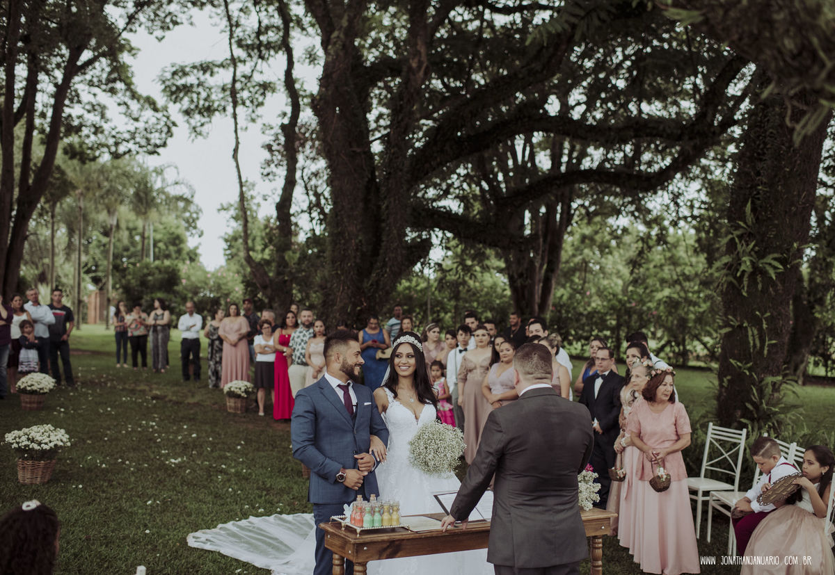casal apaixonado, natureza, love, amor, Jonathan Januario, foto, fotografia, Araras, leme, limeira,campinas, São Paulo, Rio claro, folk, foto na fazenda, casamento de dia, noiva, vestido de noiva, vestida pra casar, lápis de noiva, fazenda jaraguá, jaragu