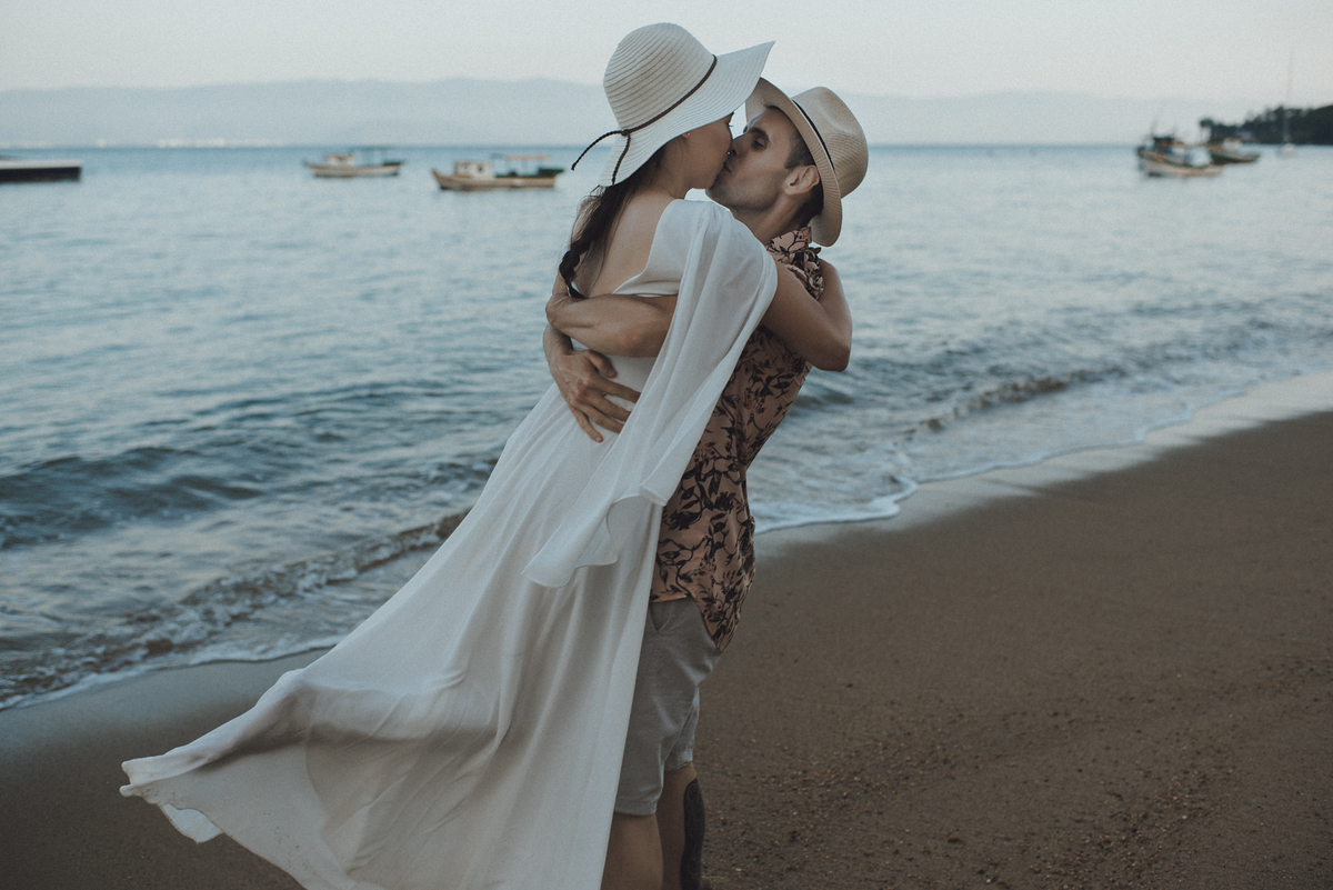 Ensaio em Rio Claro-SP, casal apaixonado, natureza - love, amor, casal, Jonathan Januario, foto, fotografia, Araras, leme, limeira,campinas, São Paulo, folk, lifeStyle, Vsco, montanha, foto na fazenda, pico olho d’agua, Mariporã, ilhabela, praia