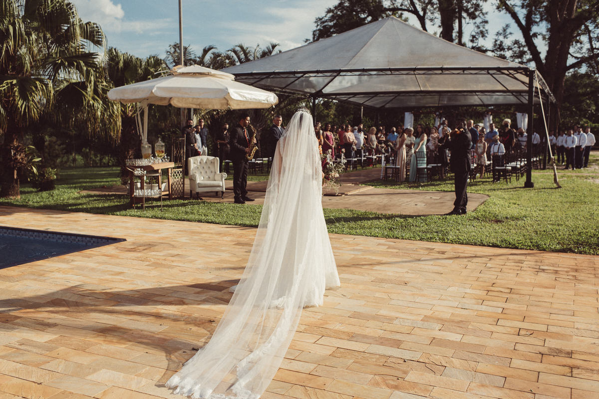casal apaixonado, natureza, love, amor, Jonathan Januario, foto, fotografia, Araras, leme, limeira,campinas, São Paulo, Rio claro, folk, lifeStyle, montanha, foto na fazenda, casamento de dia, noiva, vestido de noiva, vestida pra casar, lápis de noiva