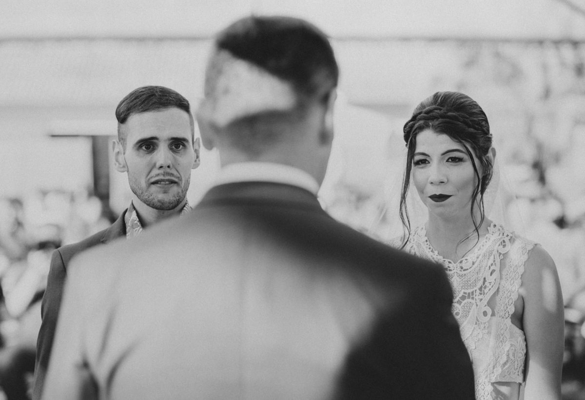 casal apaixonado, natureza, love, amor, Jonathan Januario, foto, fotografia, Araras, leme, limeira,campinas, São Paulo, Rio claro, folk, lifeStyle, montanha, foto na fazenda, casamento de dia, noiva, vestido de noiva, vestida pra casar, lápis de noiva