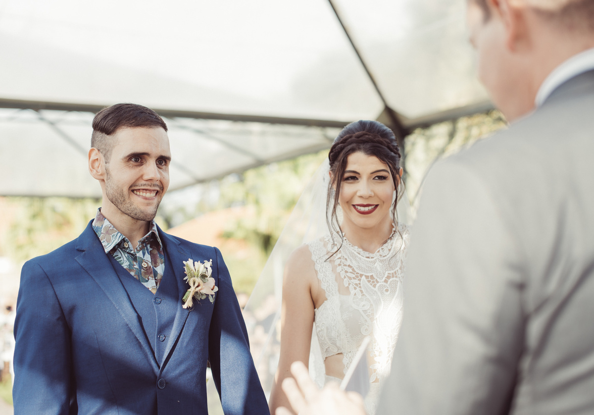 casal apaixonado, natureza, love, amor, Jonathan Januario, foto, fotografia, Araras, leme, limeira,campinas, São Paulo, Rio claro, folk, lifeStyle, montanha, foto na fazenda, casamento de dia, noiva, vestido de noiva, vestida pra casar, lápis de noiva