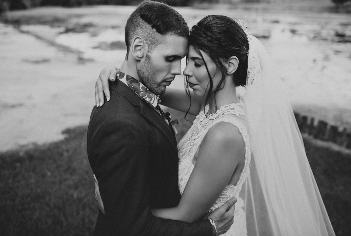 casal apaixonado, natureza, love, amor, Jonathan Januario, foto, fotografia, Araras, leme, limeira,campinas, São Paulo, Rio claro, folk, lifeStyle, montanha, foto na fazenda, casamento de dia, noiva, vestido de noiva, vestida pra casar, lápis de noiva