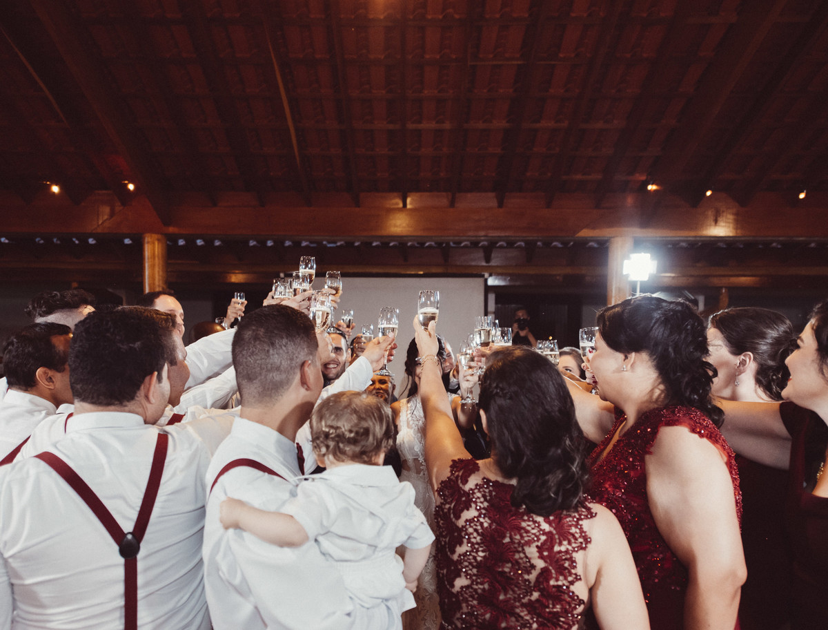 casal apaixonado, natureza, love, amor, Jonathan Januario, foto, fotografia, Araras, leme, limeira,campinas, São Paulo, Rio claro, folk, lifeStyle, montanha, foto na fazenda, casamento de dia, noiva, vestido de noiva, vestida pra casar, lápis de noiva
