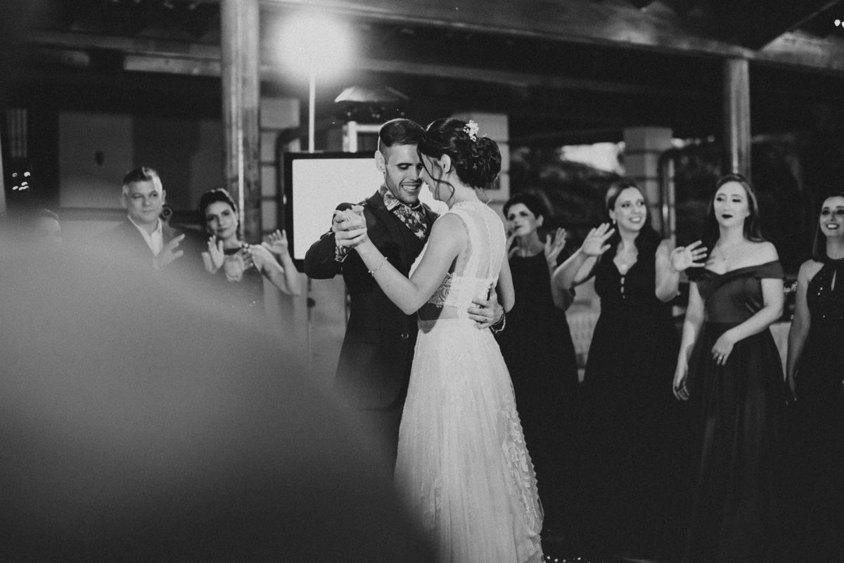 casal apaixonado, natureza, love, amor, Jonathan Januario, foto, fotografia, Araras, leme, limeira,campinas, São Paulo, Rio claro, folk, lifeStyle, montanha, foto na fazenda, casamento de dia, noiva, vestido de noiva, vestida pra casar, lápis de noiva