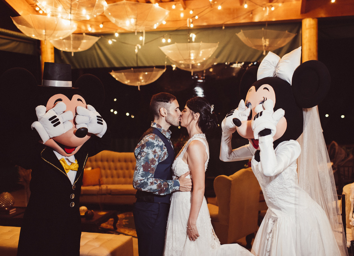 casal apaixonado, natureza, love, amor, Jonathan Januario, foto, fotografia, Araras, leme, limeira,campinas, São Paulo, Rio claro, folk, lifeStyle, montanha, foto na fazenda, casamento de dia, noiva, vestido de noiva, vestida pra casar, lápis de noiva