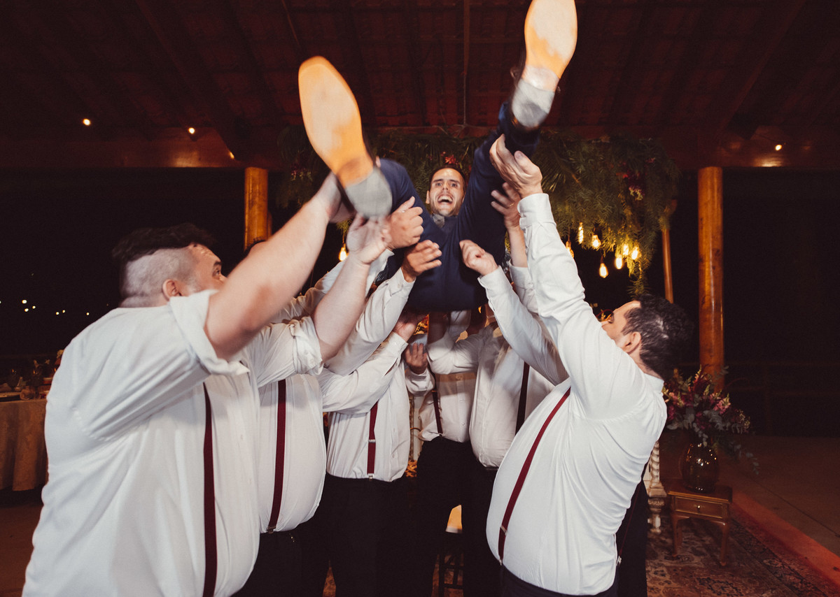 casal apaixonado, natureza, love, amor, Jonathan Januario, foto, fotografia, Araras, leme, limeira,campinas, São Paulo, Rio claro, folk, lifeStyle, montanha, foto na fazenda, casamento de dia, noiva, vestido de noiva, vestida pra casar, lápis de noiva