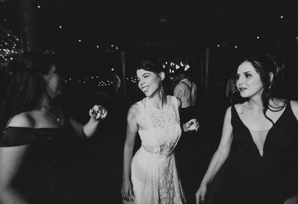 casal apaixonado, natureza, love, amor, Jonathan Januario, foto, fotografia, Araras, leme, limeira,campinas, São Paulo, Rio claro, folk, lifeStyle, montanha, foto na fazenda, casamento de dia, noiva, vestido de noiva, vestida pra casar, lápis de noiva