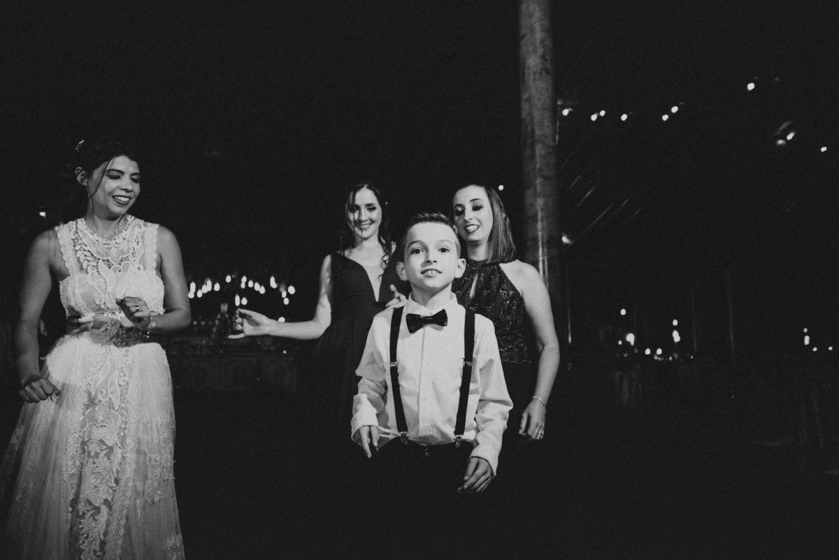 casal apaixonado, natureza, love, amor, Jonathan Januario, foto, fotografia, Araras, leme, limeira,campinas, São Paulo, Rio claro, folk, lifeStyle, montanha, foto na fazenda, casamento de dia, noiva, vestido de noiva, vestida pra casar, lápis de noiva