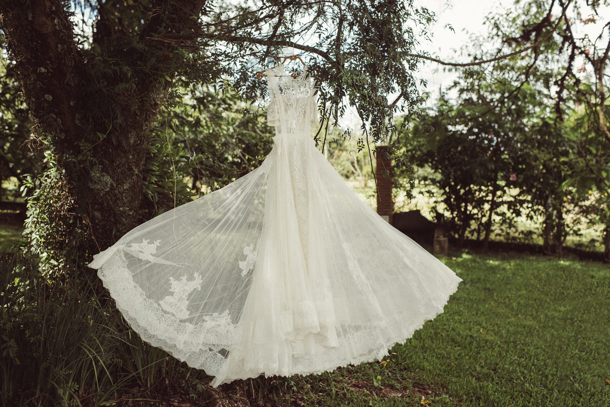 casal apaixonado, natureza, love, amor, Jonathan Januario, foto, fotografia, Araras, leme, limeira,campinas, São Paulo, Rio claro, folk, lifeStyle, montanha, foto na fazenda, casamento de dia, noiva, vestido de noiva, vestida pra casar, lápis de noiva