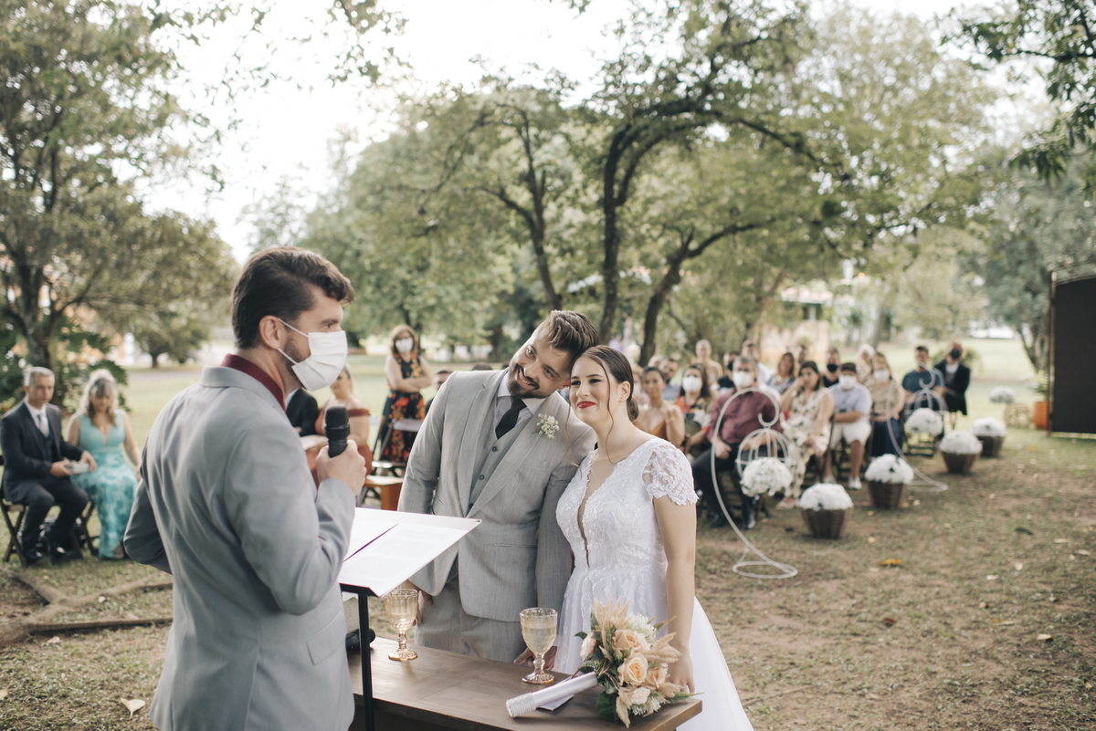 casal apaixonado, casamento na natureza, Jonathan Januario, casamento Boho, fotografo em Araras, fotografo em limeira, fotografo em  São Paulo , foto na fazenda, casamento de dia, noiva, vestido de noiva, aloha  fotografias, lápis de noiva, amora fotograf