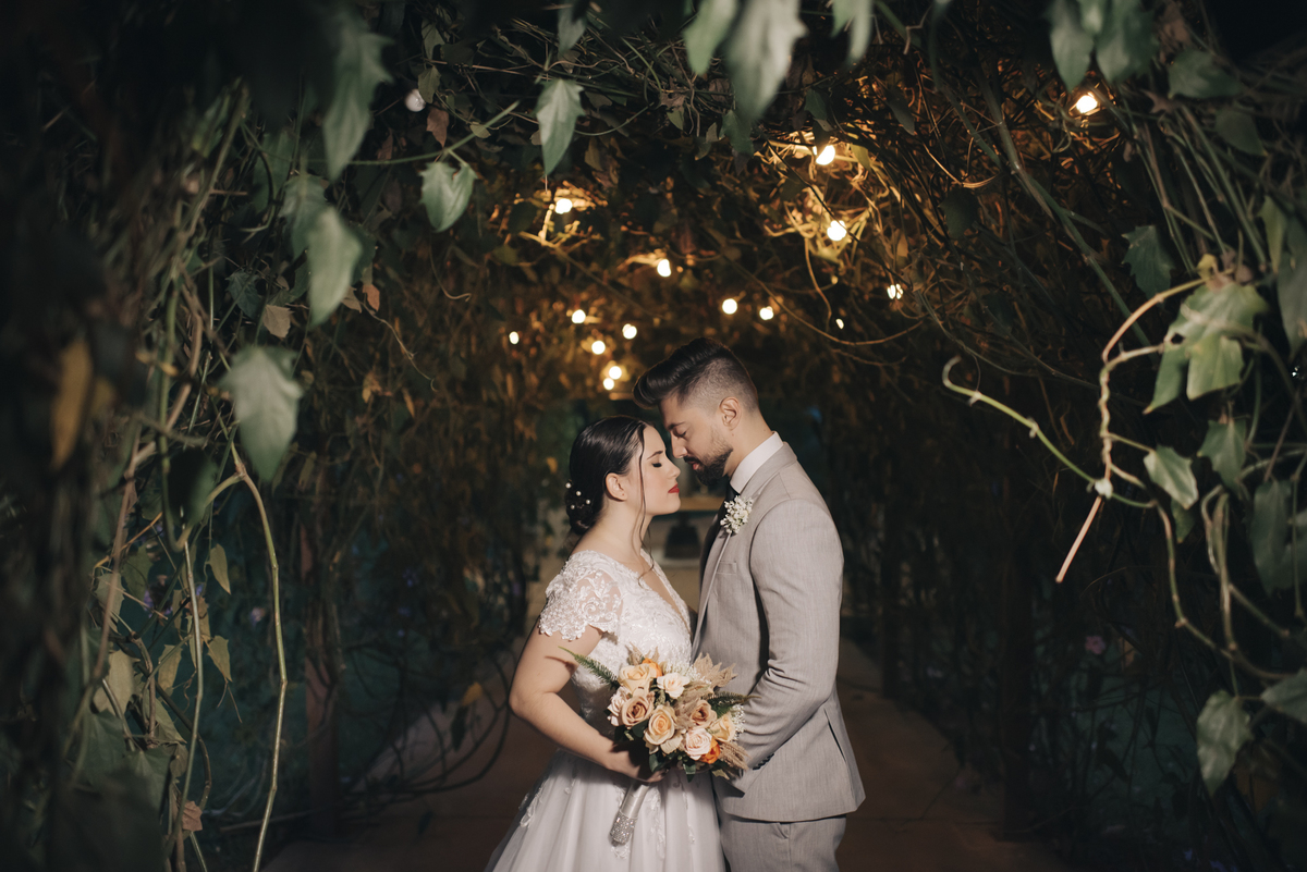 casal apaixonado, casamento na natureza, Jonathan Januario, casamento Boho, fotografo em Araras, fotografo em limeira, fotografo em  São Paulo , foto na fazenda, casamento de dia, noiva, vestido de noiva, aloha  fotografias, lápis de noiva, amora fotograf