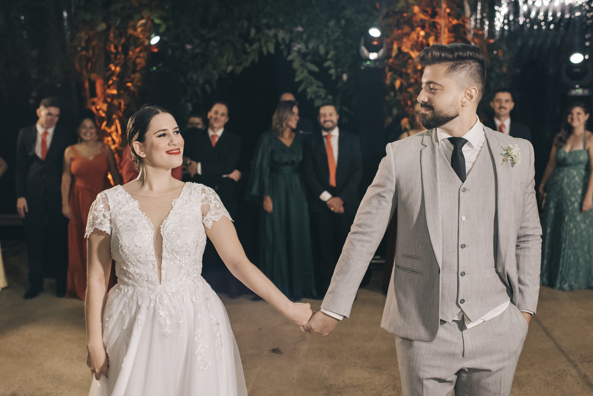 casal apaixonado, casamento na natureza, Jonathan Januario, casamento Boho, fotografo em Araras, fotografo em limeira, fotografo em  São Paulo , foto na fazenda, casamento de dia, noiva, vestido de noiva, aloha  fotografias, lápis de noiva, amora fotograf