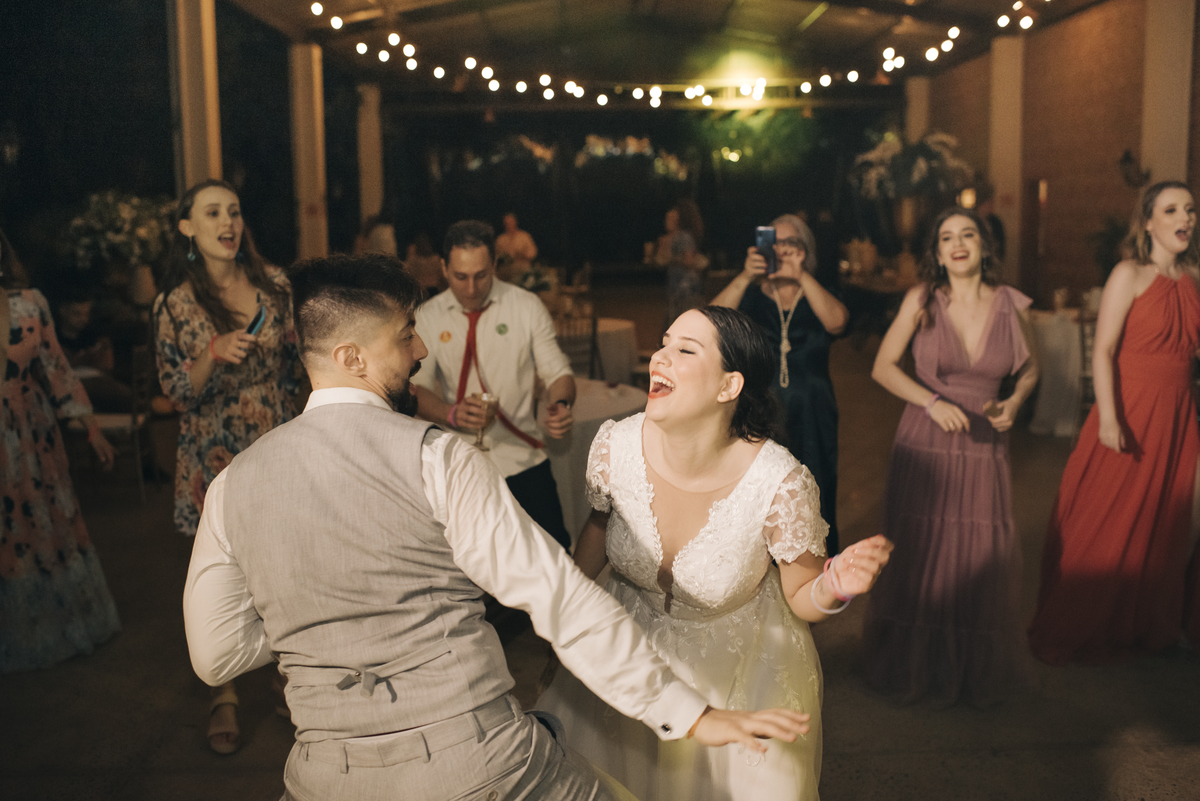 casal apaixonado, casamento na natureza, Jonathan Januario, casamento Boho, fotografo em Araras, fotografo em limeira, fotografo em  São Paulo , foto na fazenda, casamento de dia, noiva, vestido de noiva, aloha  fotografias, lápis de noiva, amora fotograf