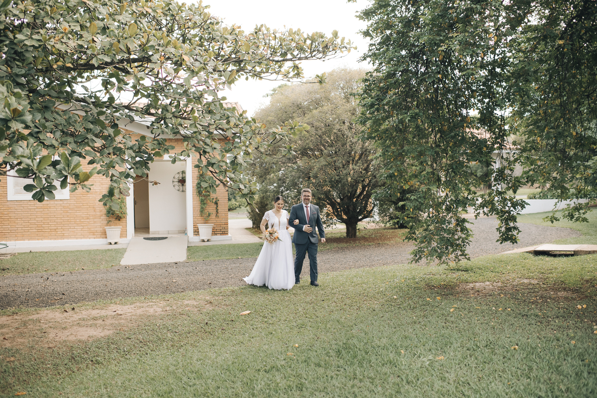 casal apaixonado, casamento na natureza, Jonathan Januario, casamento Boho, fotografo em Araras, fotografo em limeira, fotografo em  São Paulo , foto na fazenda, casamento de dia, noiva, vestido de noiva, aloha  fotografias, lápis de noiva, amora fotograf