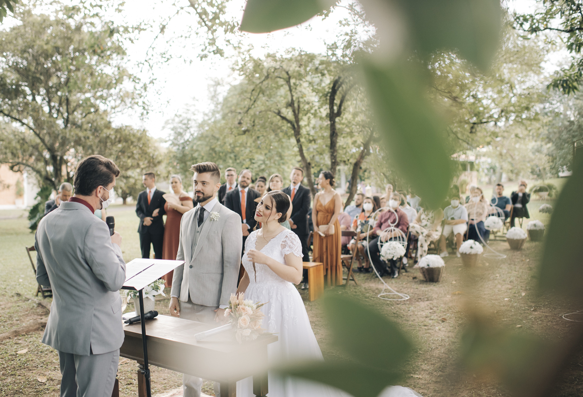 casal apaixonado, casamento na natureza, Jonathan Januario, casamento Boho, fotografo em Araras, fotografo em limeira, fotografo em  São Paulo , foto na fazenda, casamento de dia, noiva, vestido de noiva, aloha  fotografias, lápis de noiva, amora fotograf