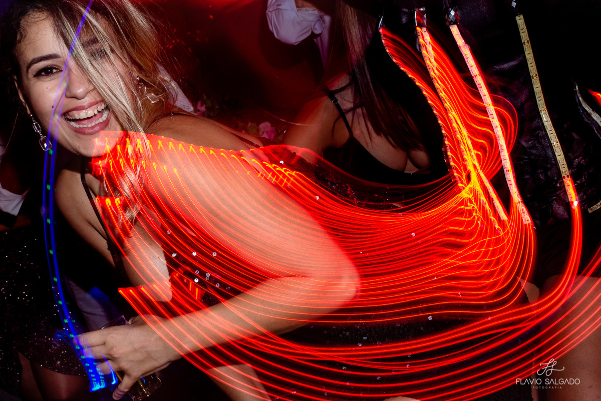 foto criativa de convidado na pista de dança fantasy lounge