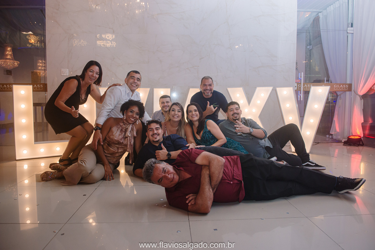 fim de festa para os convidados no salão de festas glass palace 