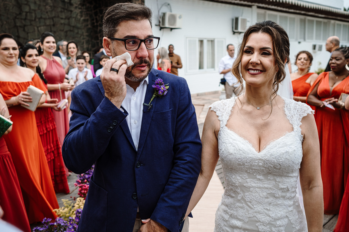 noivo emocionado com a entrada da noiva pousada marília