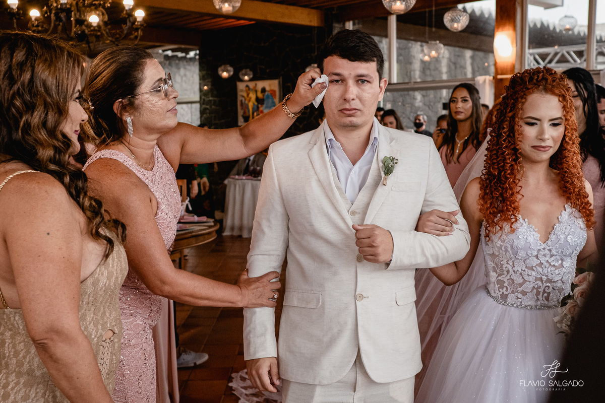 madrinha seca as lágrimas do noivo, cerimônia pousada marília, cabo frio