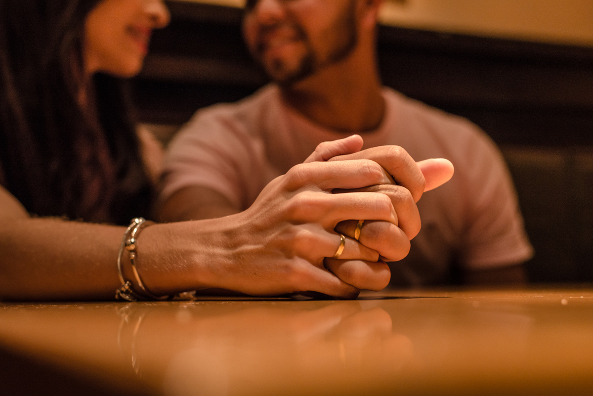 casal no restaurante outback
