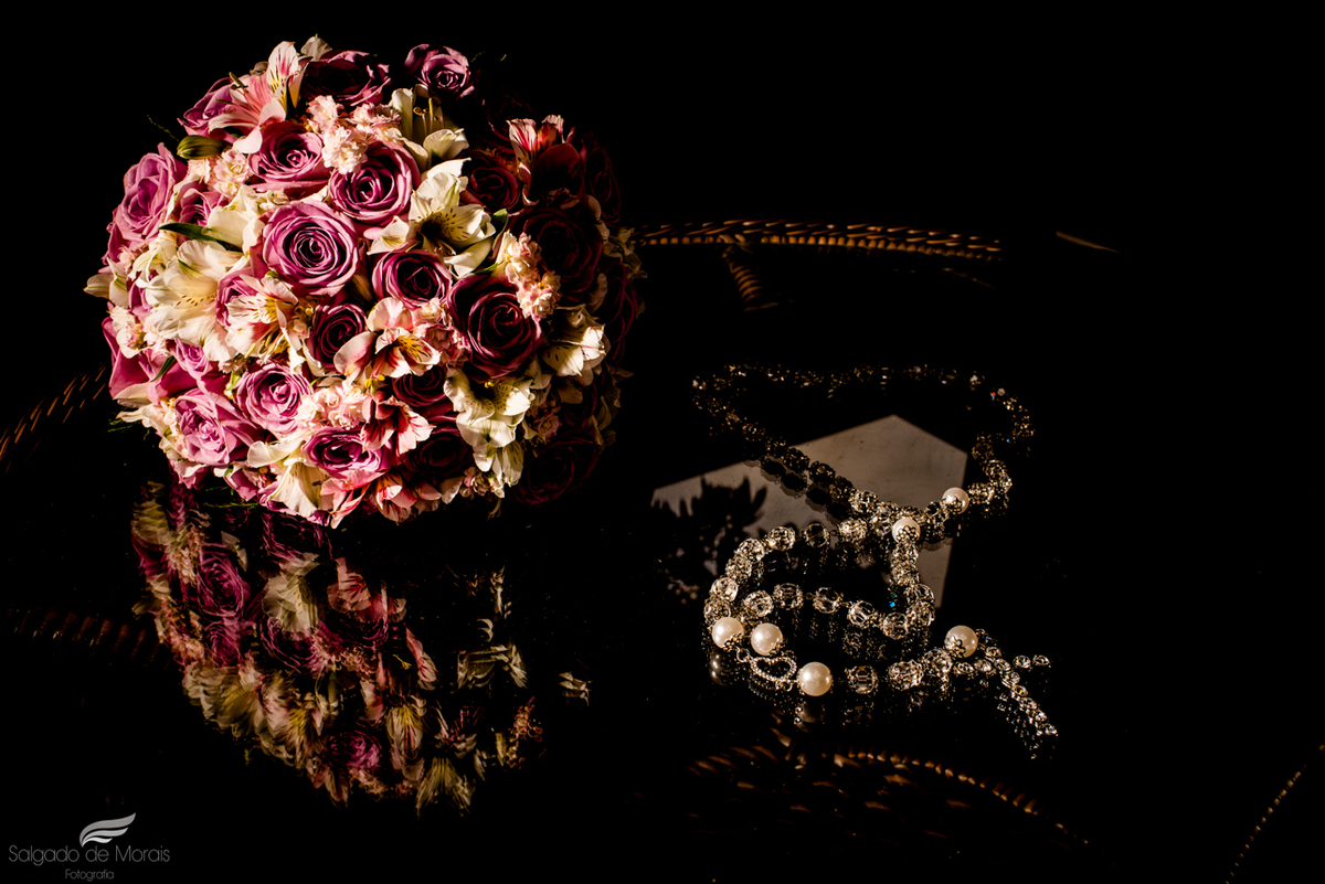 foto do buquê com o terço da noiva