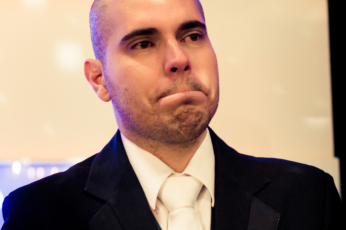 noivo emocionado em cerimônia Helena Moraes Festas