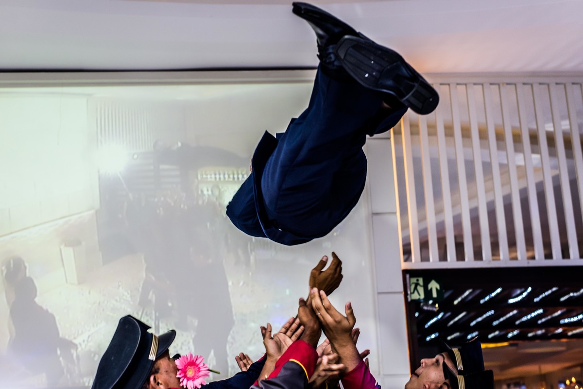 casa de festas elite foto do noivo voando