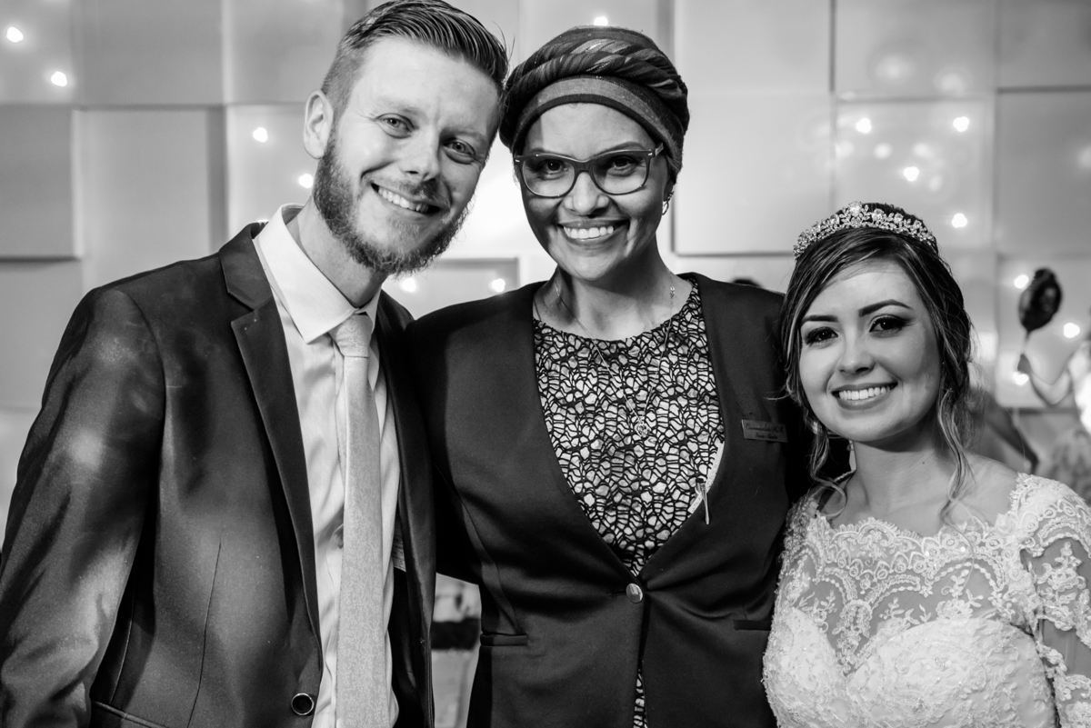 foto do casal com vania austin cerimonialista 