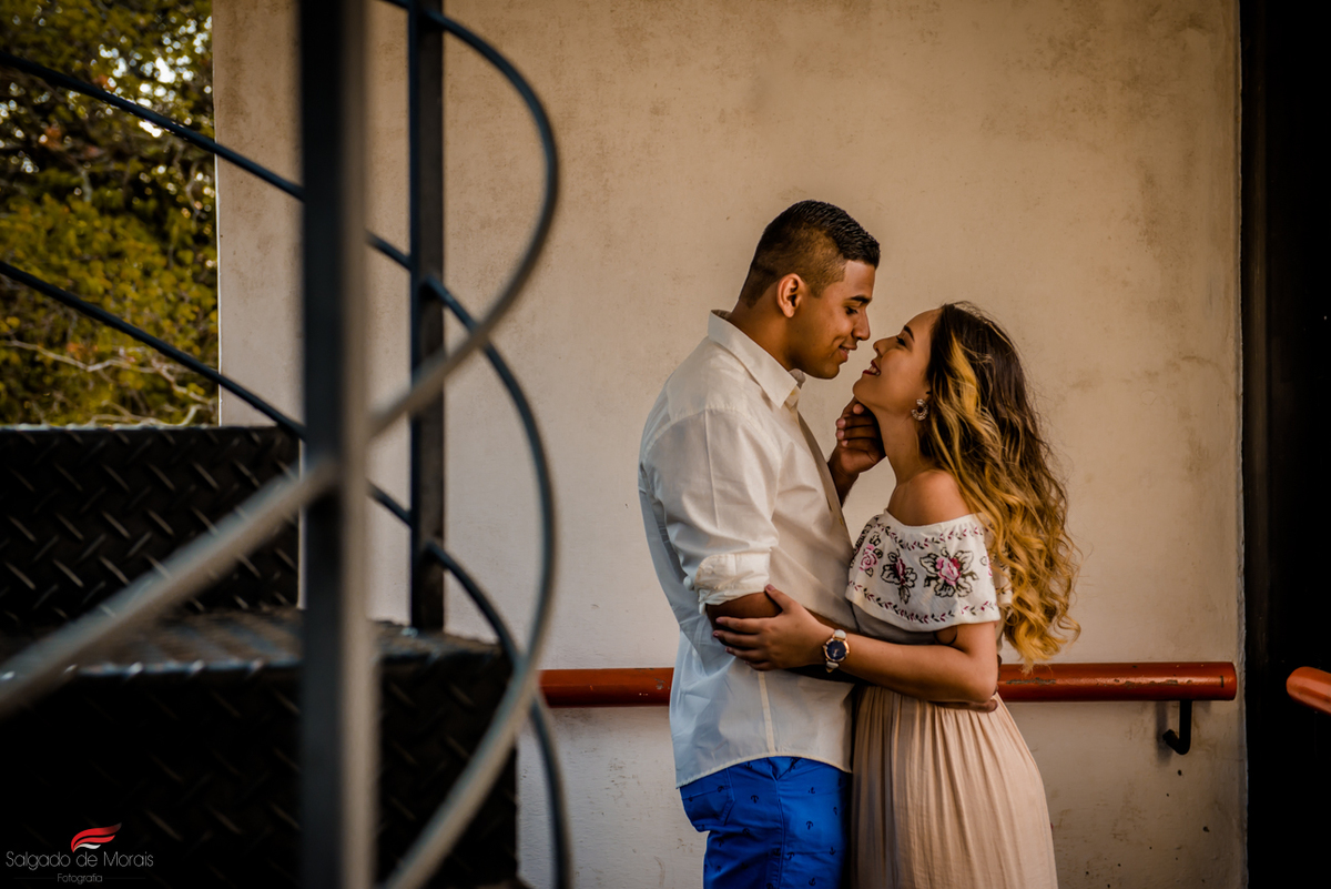 foto criativa de casal pré wedding