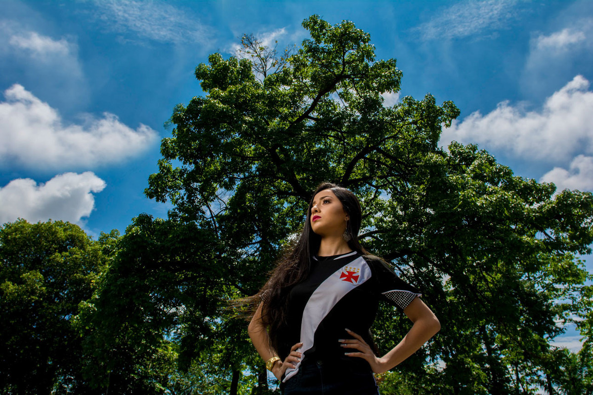 debutante vascaína em ensaio realizado na fiocruz 