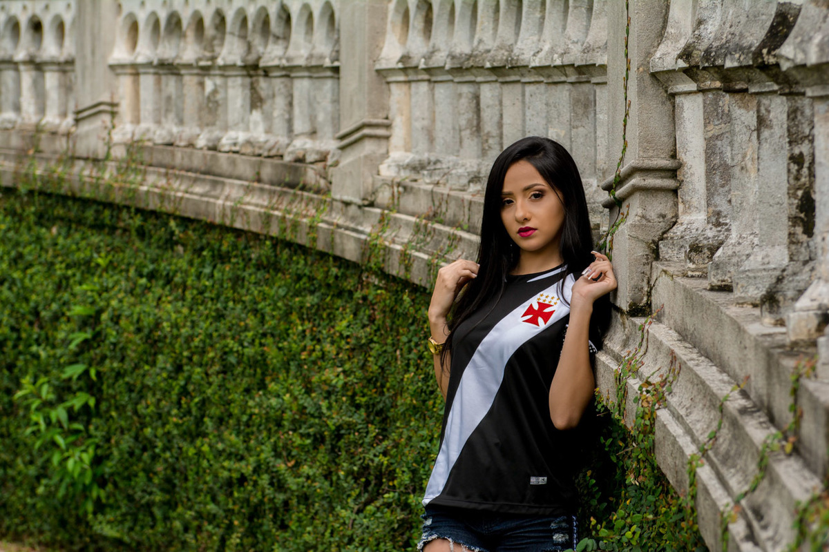 debutante vascaína em ensaio realizado na fiocruz 