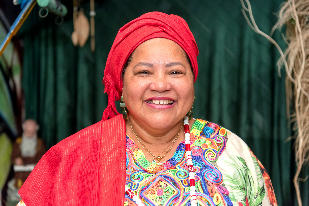 Iyá Doné de Sògbó é liderança do Xwe Acé Sògbó Hùnmyo de tradição Jeje em Belém do Pará. 