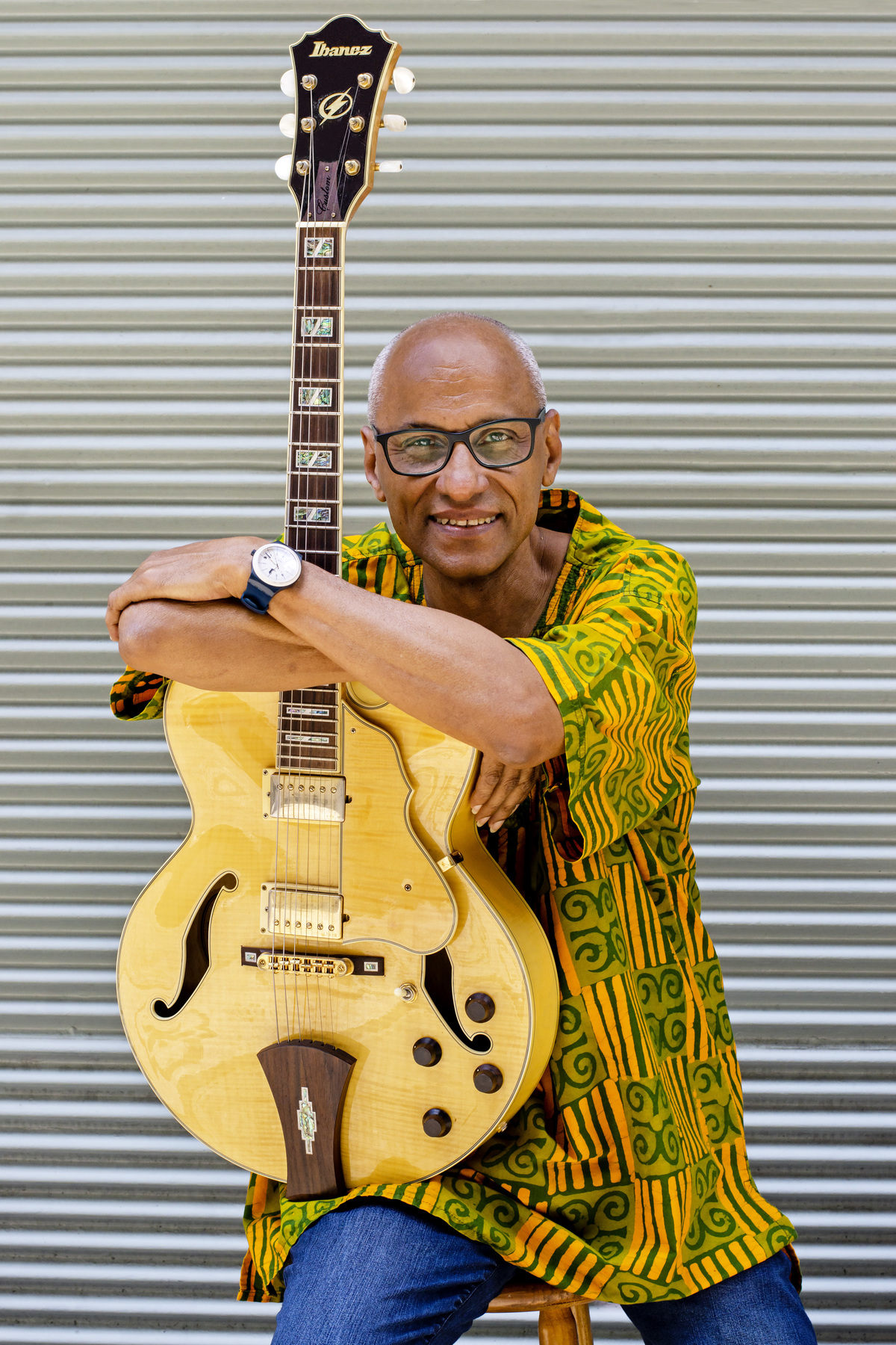 Claudio Jorge e guitarra
Foto encarte