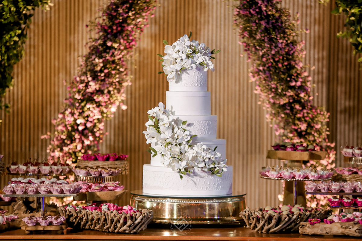 #noivas 
#vestidodenoiva
#bolodenoiva
#fotografodecasamento
#leandrosilvastudio
#leandrosilvastudiofotografico