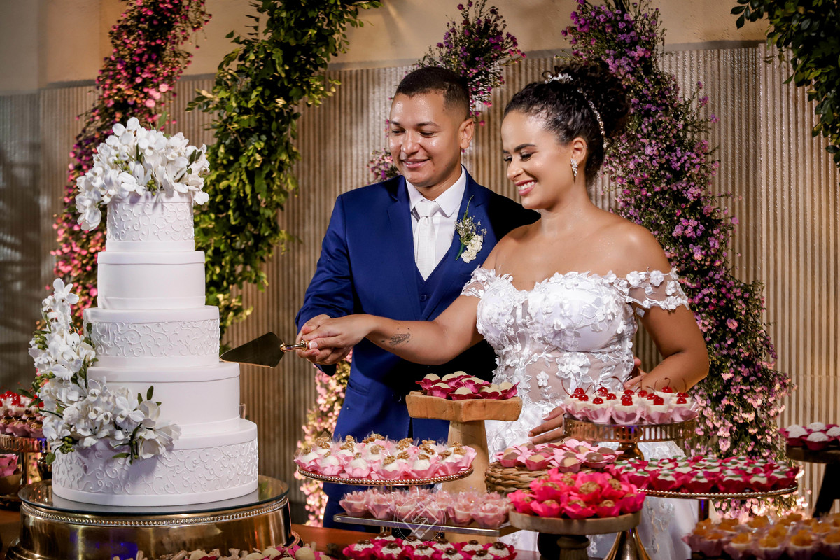 #noivas 
#vestidodenoiva
#bolodenoiva
#fotografodecasamento
#leandrosilvastudio
#leandrosilvastudiofotografico