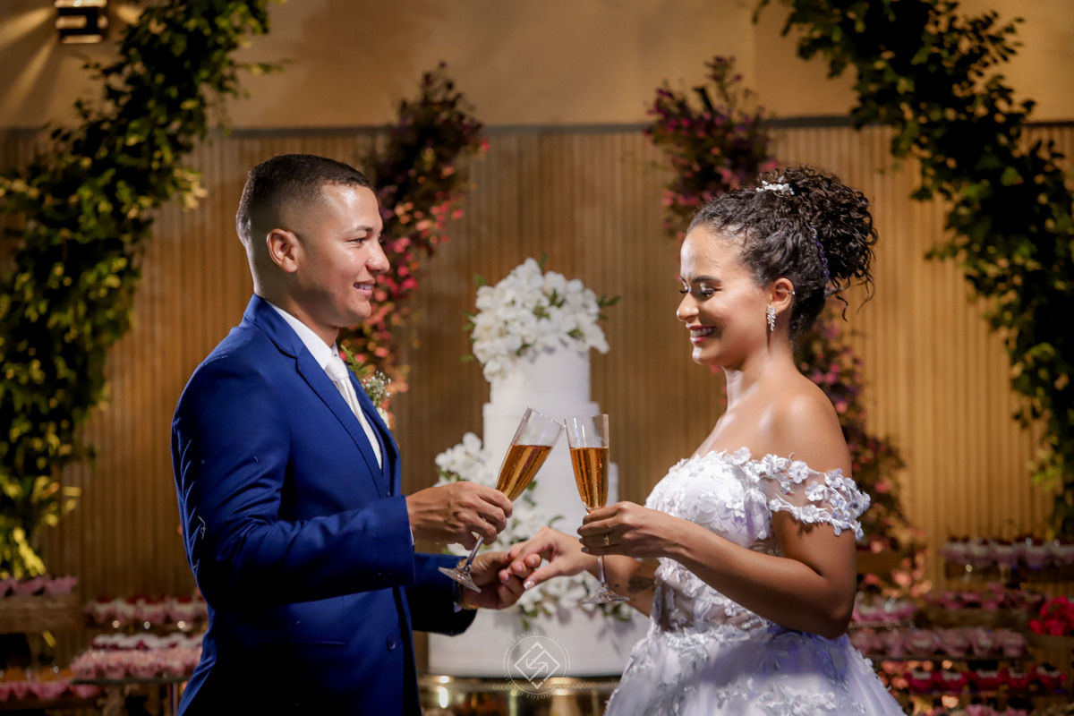 #noivas 
#vestidodenoiva
#bolodenoiva
#fotografodecasamento
#leandrosilvastudio
#leandrosilvastudiofotografico