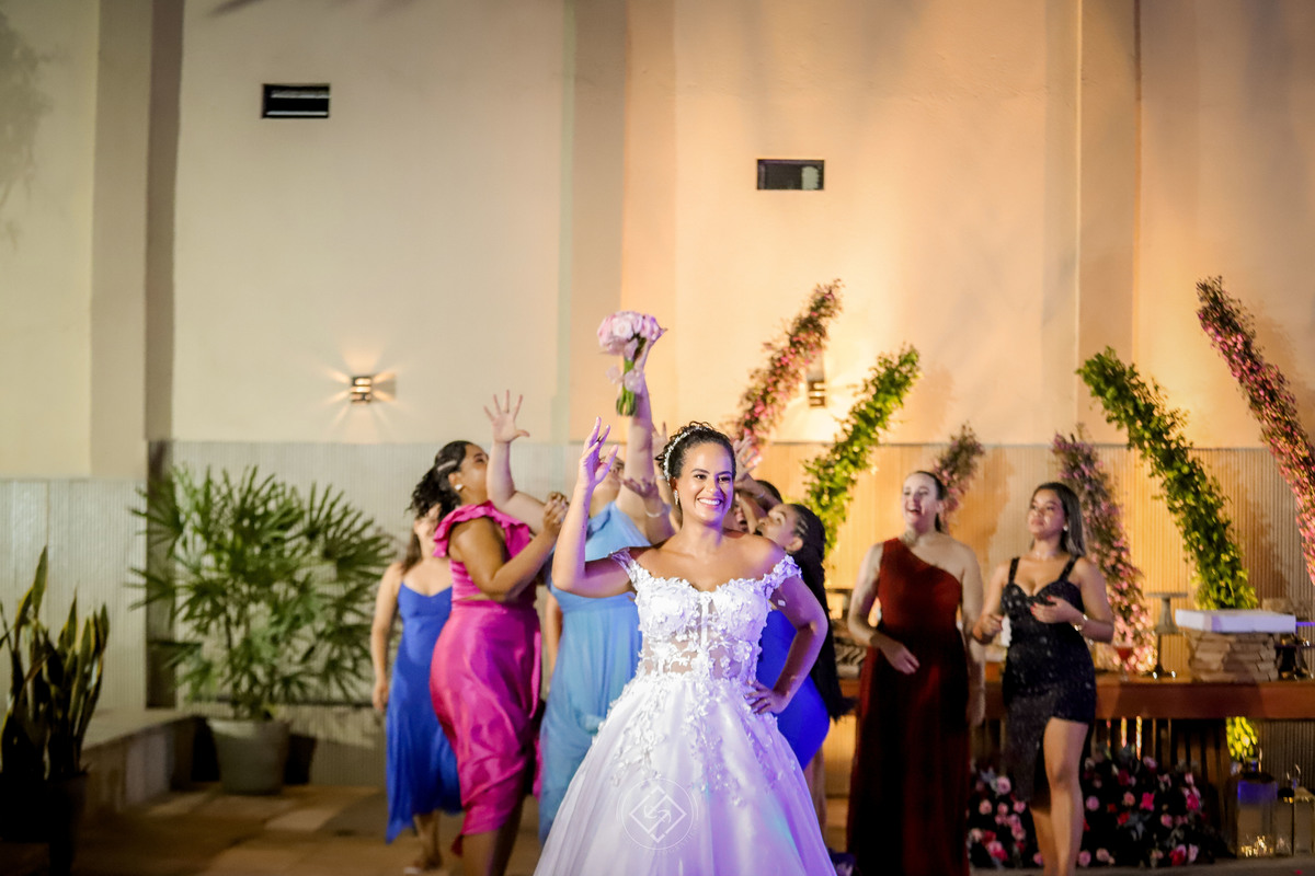 #noivas 
#vestidodenoiva
#bolodenoiva
#fotografodecasamento
#leandrosilvastudio
#leandrosilvastudiofotografico