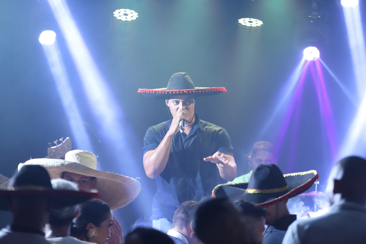 #noivas 
#vestidodenoiva
#bolodenoiva
#fotografodecasamento
#leandrosilvastudio
#leandrosilvastudiofotografico