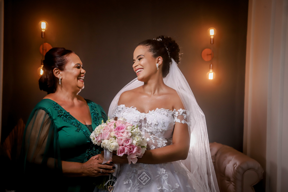 #noivas 
#vestidodenoiva
#bolodenoiva
#fotografodecasamento
#leandrosilvastudio
#leandrosilvastudiofotografico