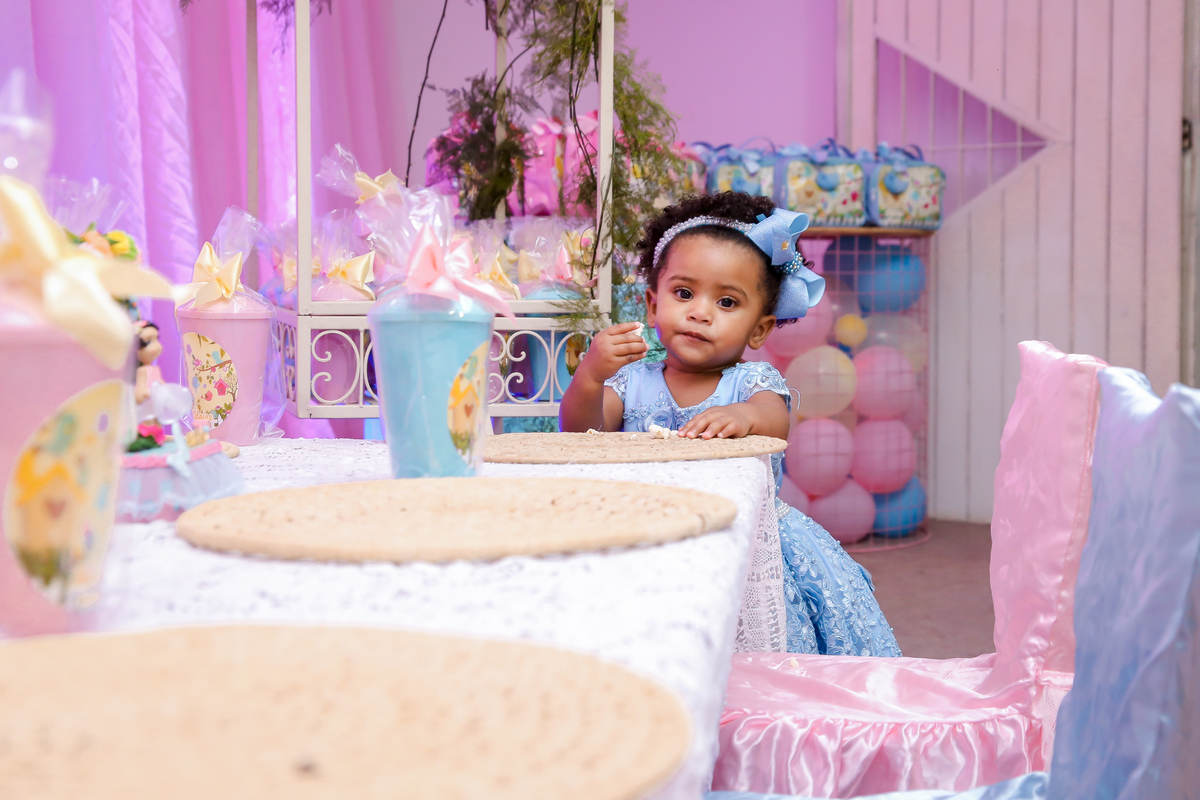 ✔ Olá genteeee!!!!... Quero lhes apresentar O Jardim da Heloíse! que por sinal estava tão cheio de borboletas que até agora eu sonho com borboletas! (rsrs)
#leandrosilvastudio
#leandrosilvastudiofotografico
#leandrosilva
#fotografiainfantil