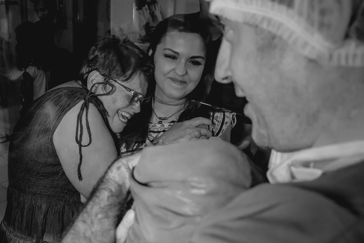choro de emoção da mãe pelo nascimento do seu filho realizado na CLiM em joão pessoa pelo fotografo da PB Jocieldes Alves fotos de casamento