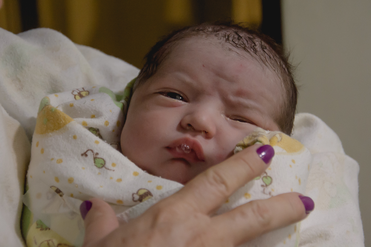 choro de emoção da mãe pelo nascimento do seu filho realizado na CLiM em joão pessoa pelo fotografo da PB Jocieldes Alves fotos de casamento