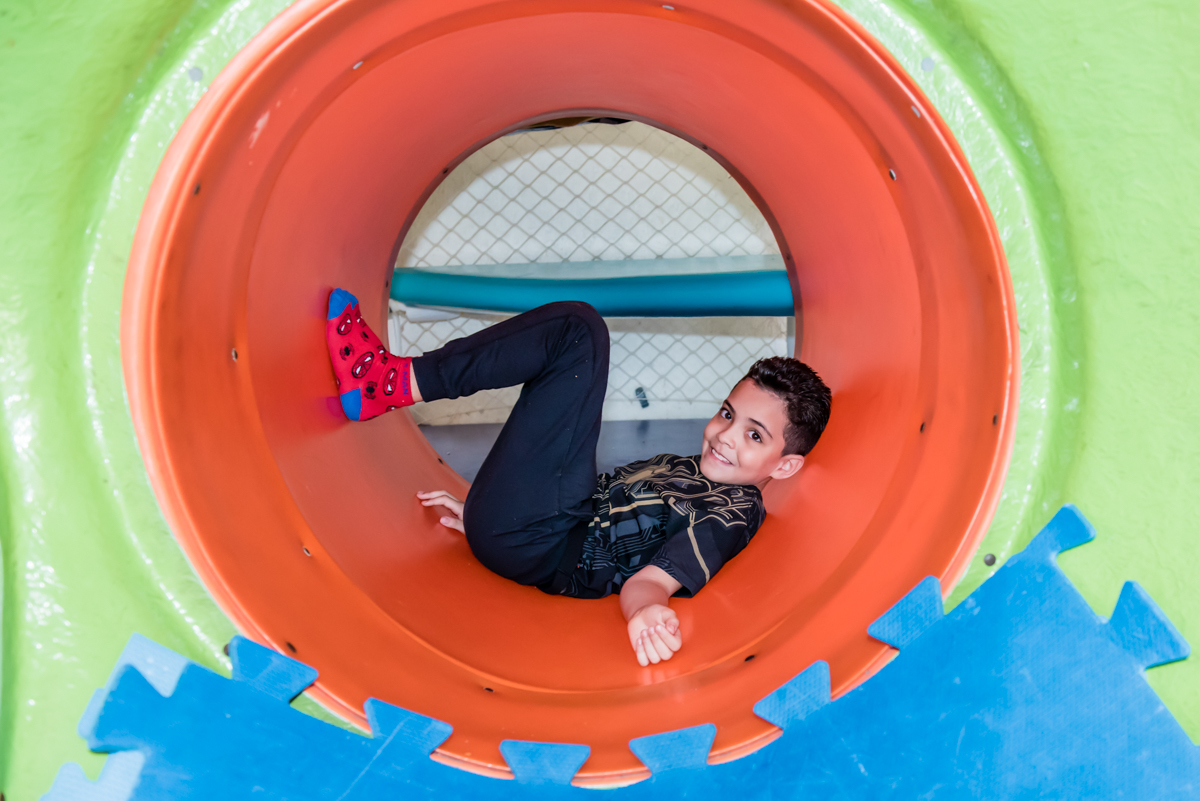 pose para foto no túnel