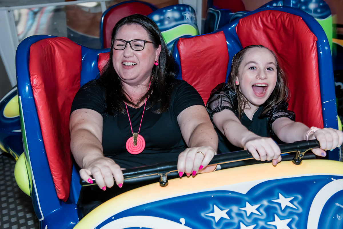 curtindo o brinquedo jornada nas estrelas