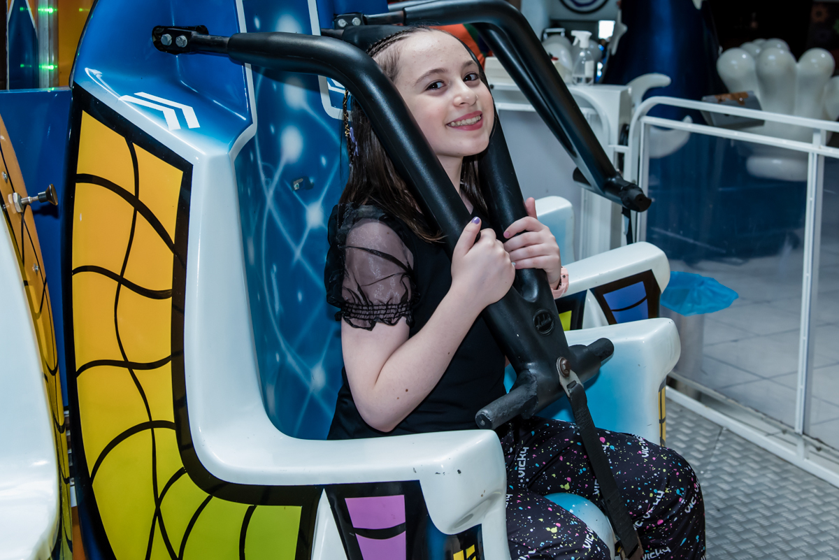 feliz brincando muito