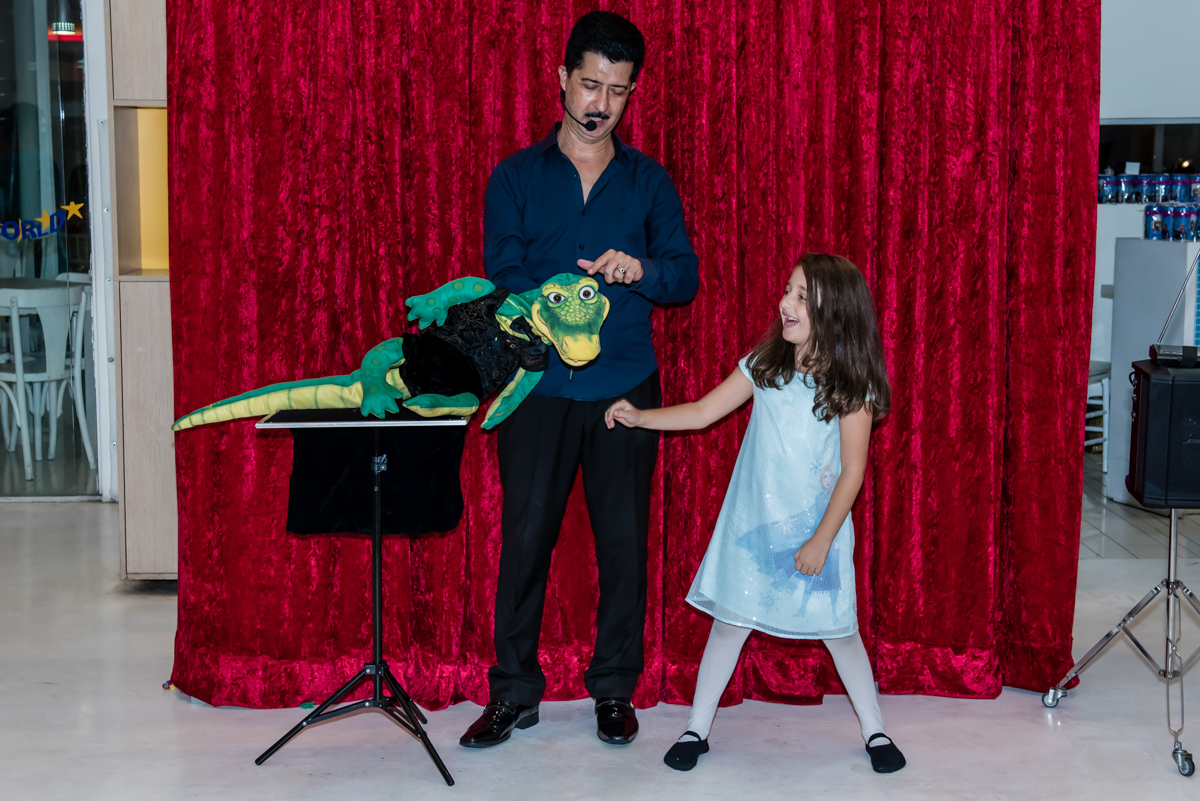 o jacaré paquerador se apresenta com a carol