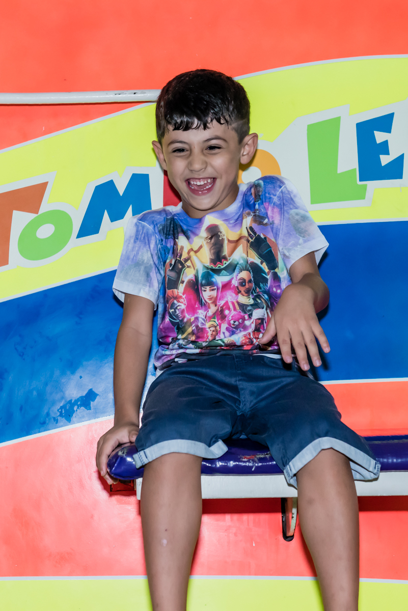 preparando para cair do brinquedo tombo legal