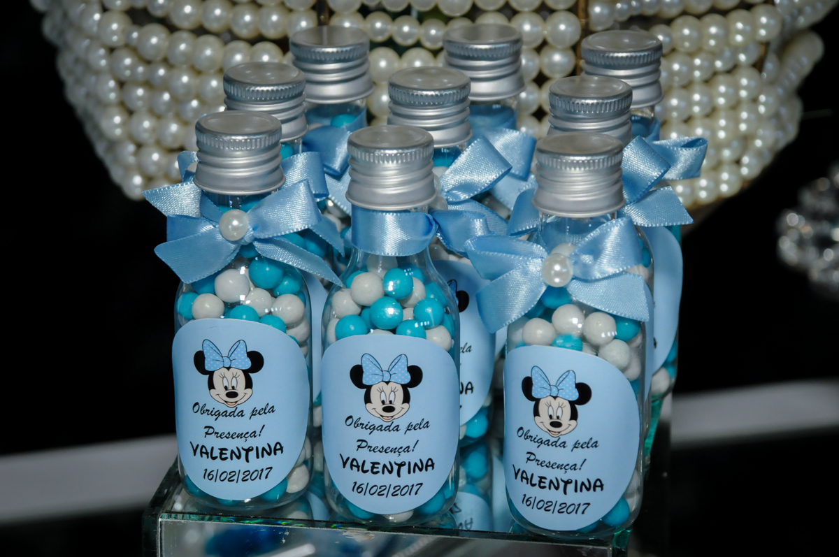 lembrancinha garrafa com balas no Buffet Fábrica da Alegria, Morumbi, SP, festa intantil, tema da mesa minie azul, Valentina 1 aninho